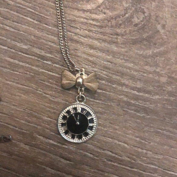 Necklace and Hair Clips set - Picture 3 of 3